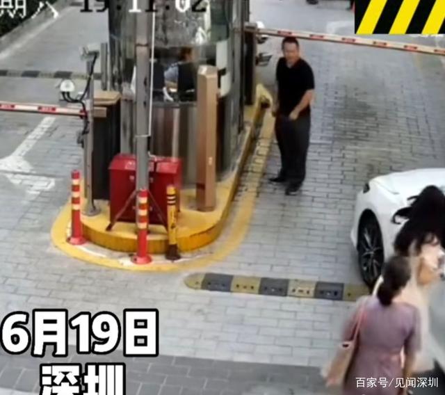 又是油門(mén)當剎車(chē)，深圳女司機剛啟動(dòng)就撞翻崗亭，女保安員骨折受傷