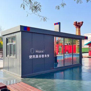 景區便民服務(wù)警務(wù)室，為游客提供方便服務(wù)