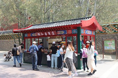 捷士通作為移動房屋廠家，為北京頤和園生產了一款與景色相互照應的售賣崗亭